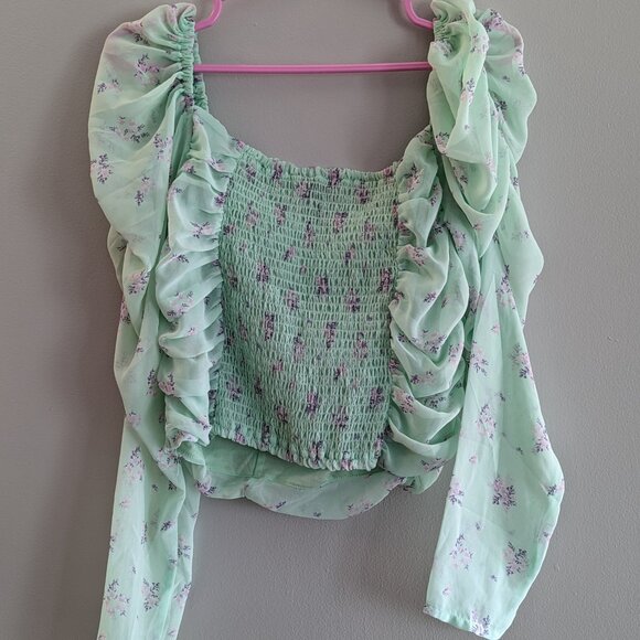 H&M Flowy Floral Green Top Puffy Sleeves - Picture 4 of 4